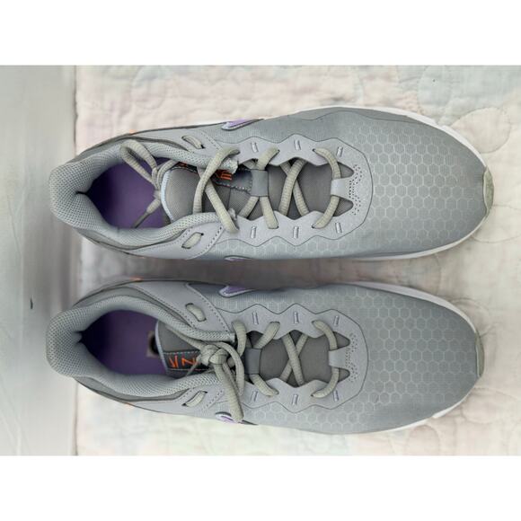 Gray and purple Nikes women’s 10 - Picture 4 of 11
